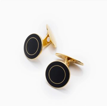 Mansjettknapp. Nora Gulbrandsen, «Modell 1865». Sort og forgylt sølv