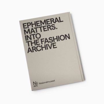 Ephemeral matters. Into the fashion archive