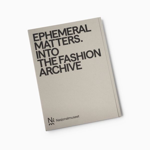 Ephemeral matters. Into the fashion archive