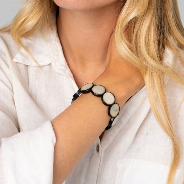 Armbånd. Angélica León, «Eclipse». Sort/hvit