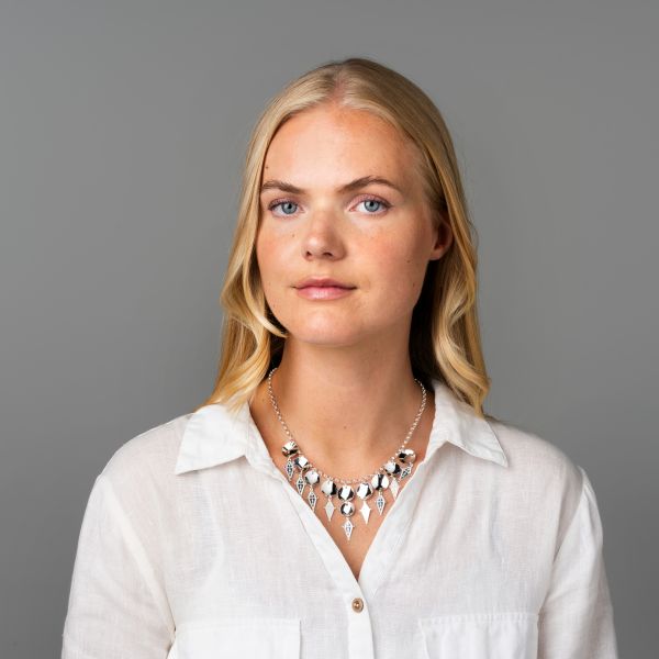 Halskjede. LilleLi Smykker, løv og korsløv