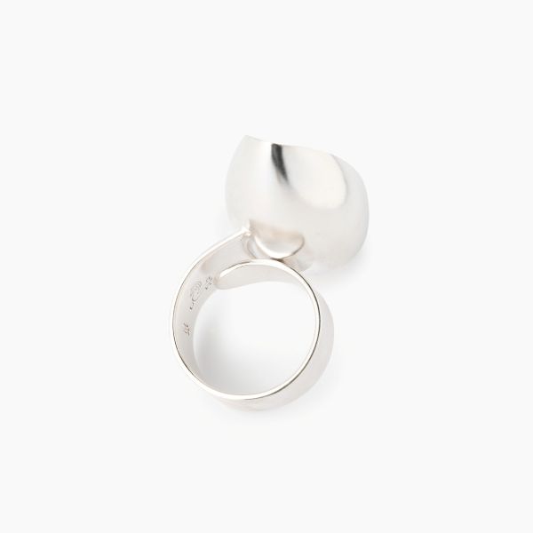 Ring. Ingjerd Hanevold, «Flower Drop» Rød, justerbar