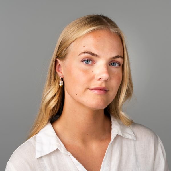 Øredobber. Katrine Lindman «Seashell» blåskjellmiks
