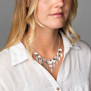 Halskjede. LilleLi Smykker, løv og korsløv