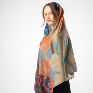 Scarf. Frida Hansen, "Red Roses". Wool and silk